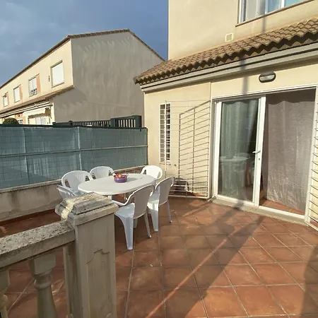 Casa Independiente Nova Oropesa 아파트
